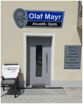 Eingang mit neuem Ladenschild Akustik Optik Mayr Wilhelm-Leibl-Platz 3 in Schondorf am Ammersee